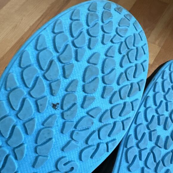 SAS SPORTY WOMEN’s SZ 9 M BLACK tennis Shoe Woth Blue Soles - 107 - Picture 16 of 16